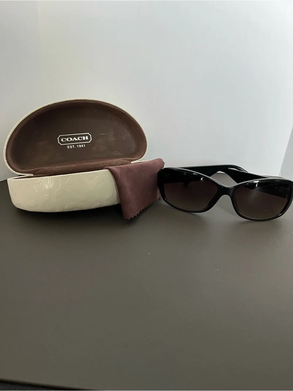 COACH Black Frame Sunglasses with Brown Gradient Lenses w/Case